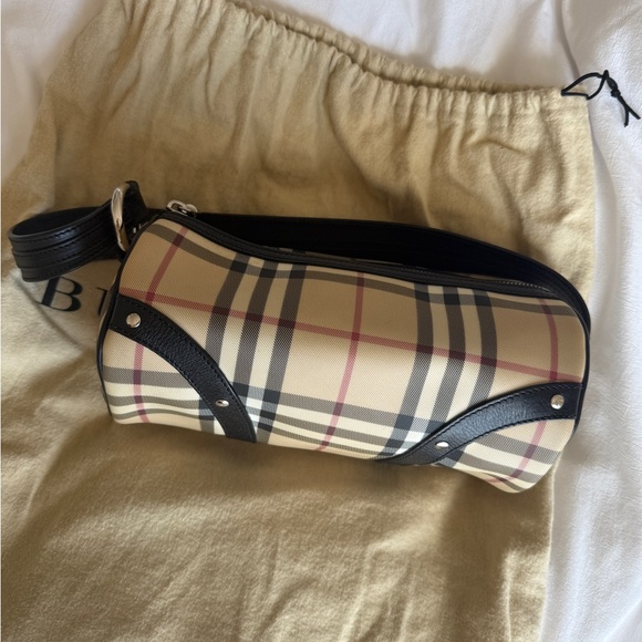 Burberry Handbags - Burberry Barrel Bag